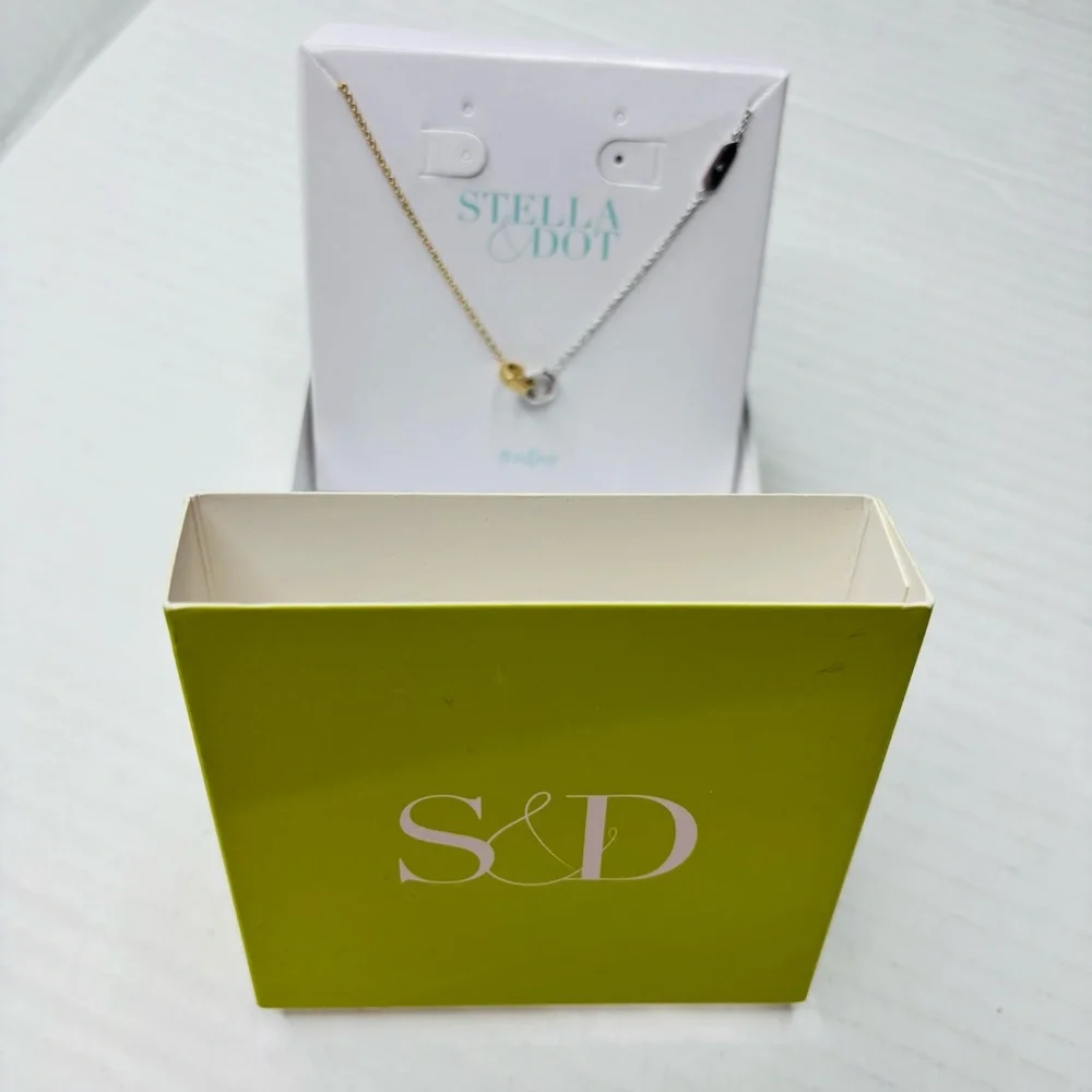 New STELLA & DOT Two-Tone Hardware Interlock Chain Bracelet
